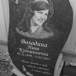 Стела в форме горящей свечи